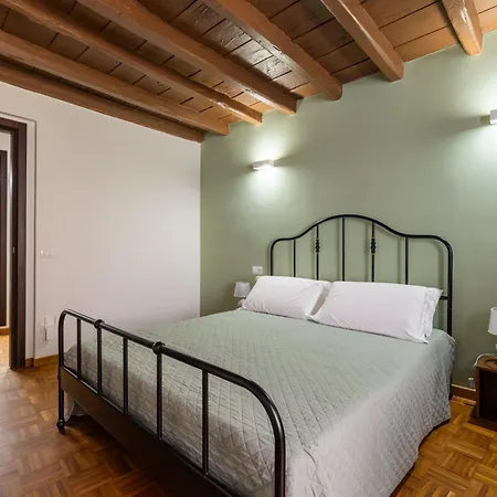 Woodstyle - Navona Apartment Rome