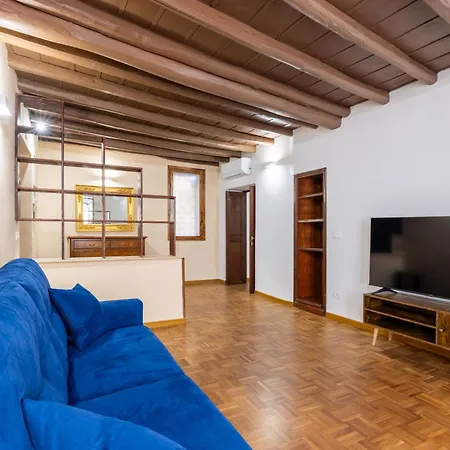 Woodstyle - Navona Apartment *