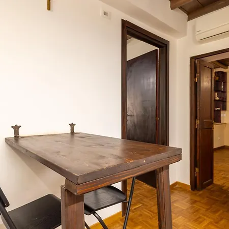 Woodstyle - Navona Apartment *